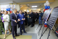 Равнение на героев