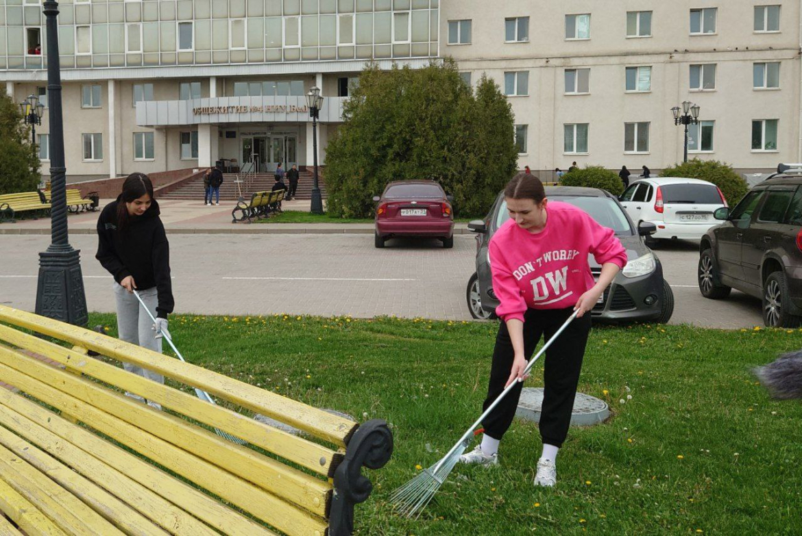 Белгородский госуниверситет открыл месячник субботников