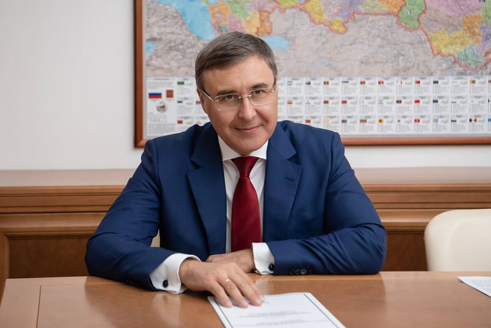 Валерий Фальков поздравил женщин с Международным женским днём