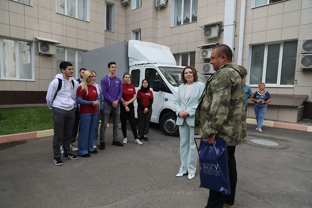 Представители Казанского федерального университета передали гуманитарную помощь жителям Белгородской области