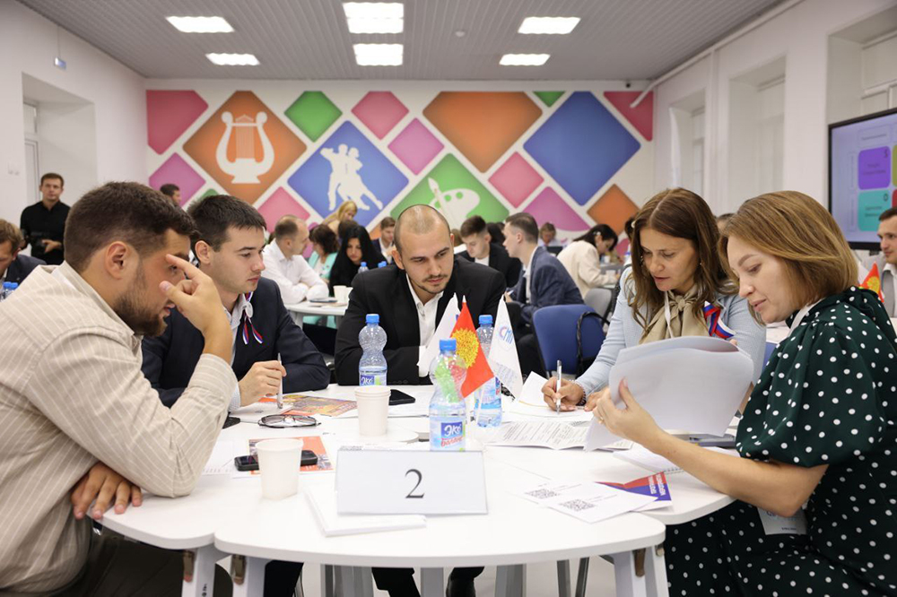 Аспиранты НИУ «БелГУ» представили регион на I Форуме молодёжных парламентов ЦФО