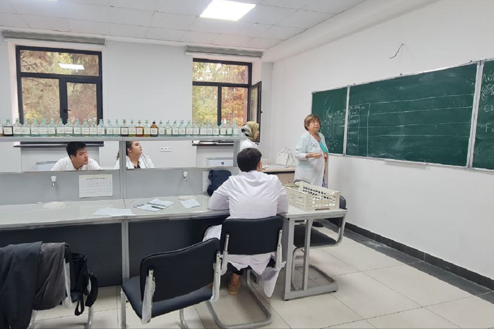 Преподаватели института фармации, химии и биологии НИУ «БелГУ» проводят занятия в Ташкенте