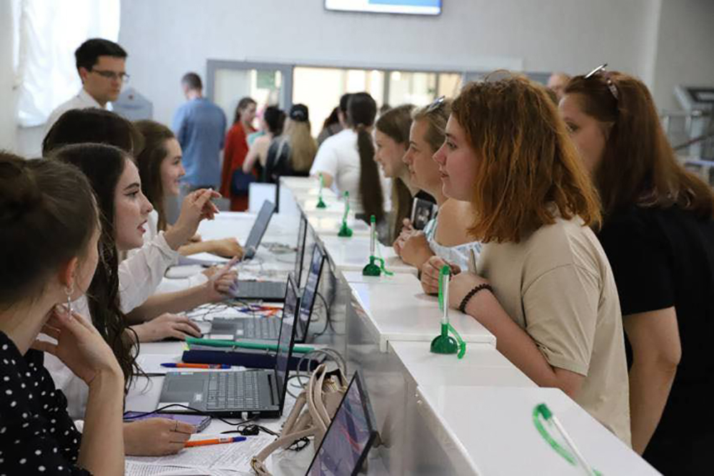 Часть абитуриентов НИУ «БелГУ» смогут сразу выбрать будущую профессию и место работы