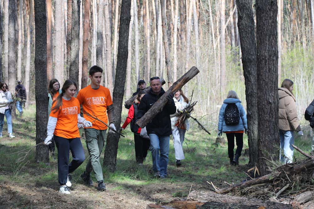 Коллектив НИУ «БелГУ» принял участие в общегородском субботнике