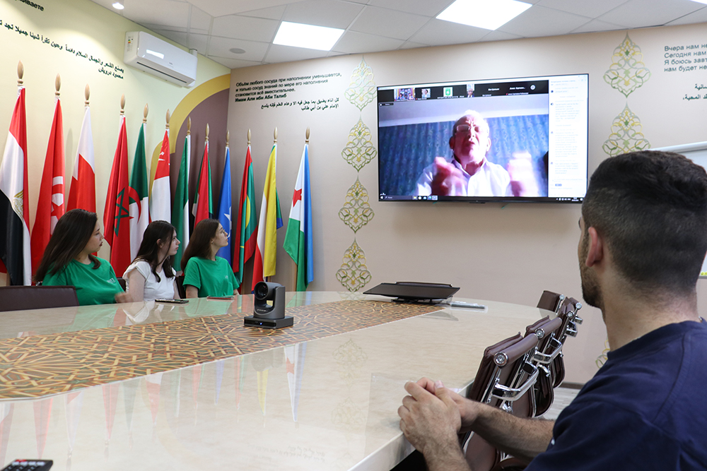 Гостем литературной гостиной в НИУ «БелГУ» стал выдающийся поэт из Сирии