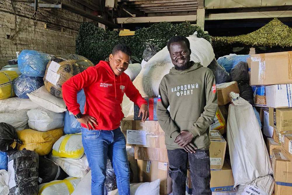 Иностранные студенты-волонтёры НИУ «БелГУ» оказывают гуманитарную помощь жителям приграничья и бойцам СВО