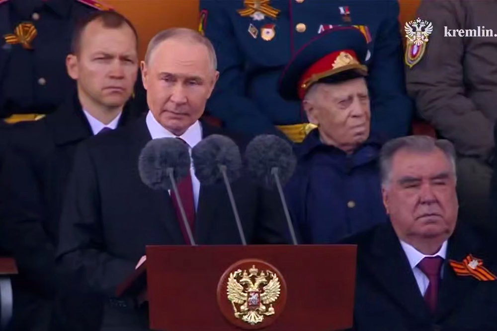 Владимир Путин поздравил россиян с 80-летием Великой Победы