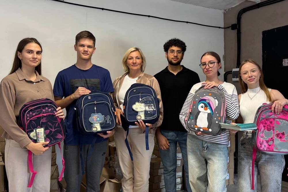 Волонтёры НИУ «БелГУ» помогли подготовить канцелярские наборы для школьников