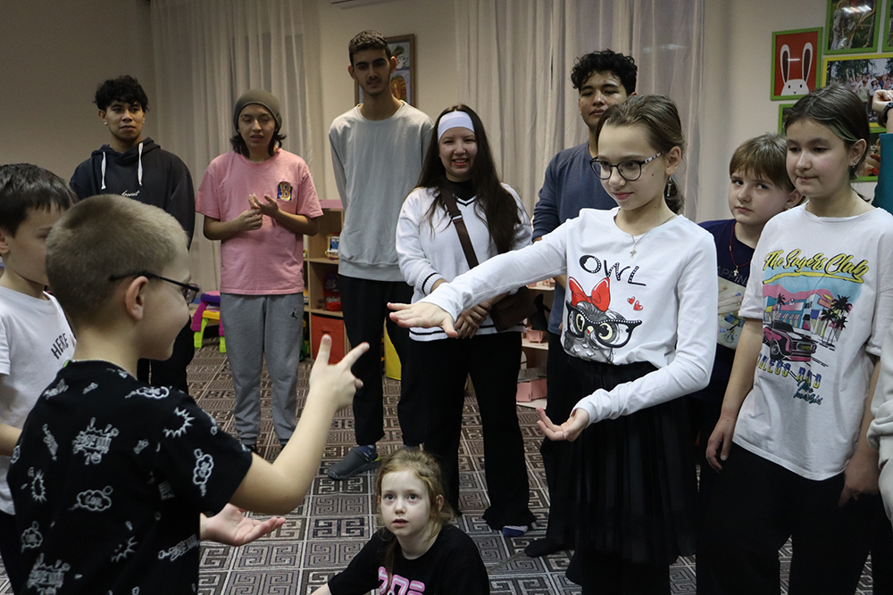 Иностранные студенты НИУ «БелГУ» организовали для подопечных фонда «Святое Белогорье против детского рака» игру «Вокруг света»