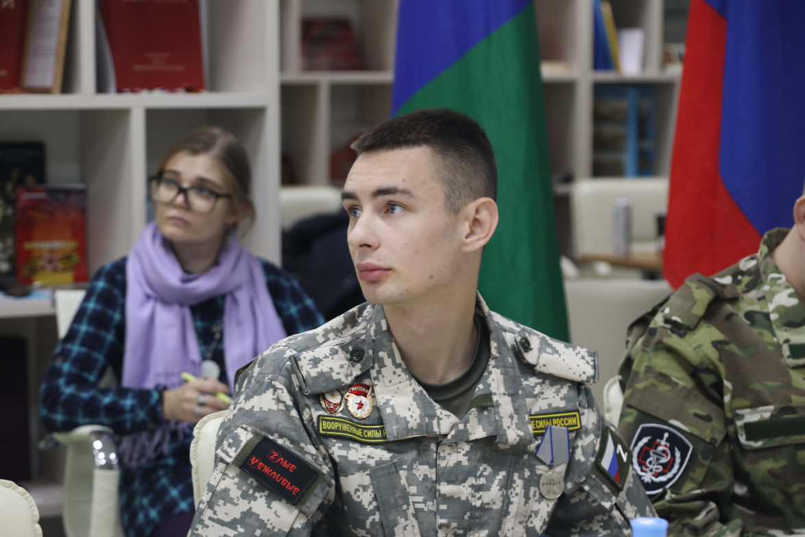 Обучающиеся НИУ «БелГУ» встретились с участниками СВО