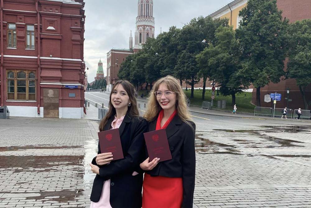 Красные дипломы студенткам НИУ «БелГУ» вручили в Министерстве науки и высшего образования