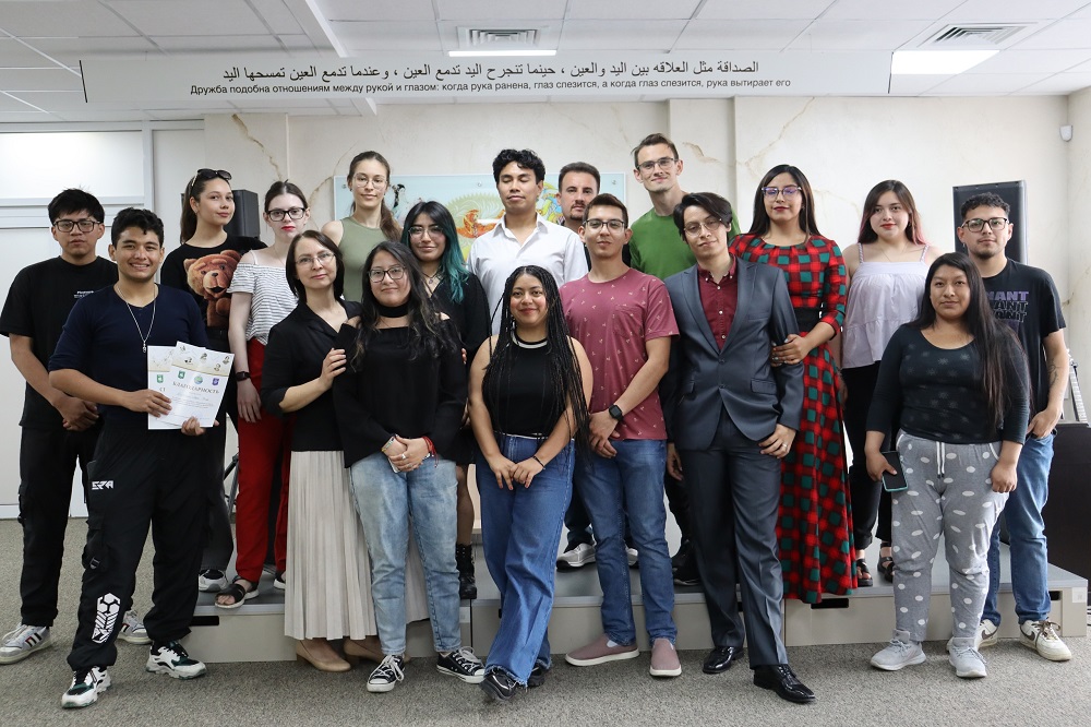 В НИУ «БелГУ» подвели итоги конкурса перевода стихов «Цветы под стеклом»