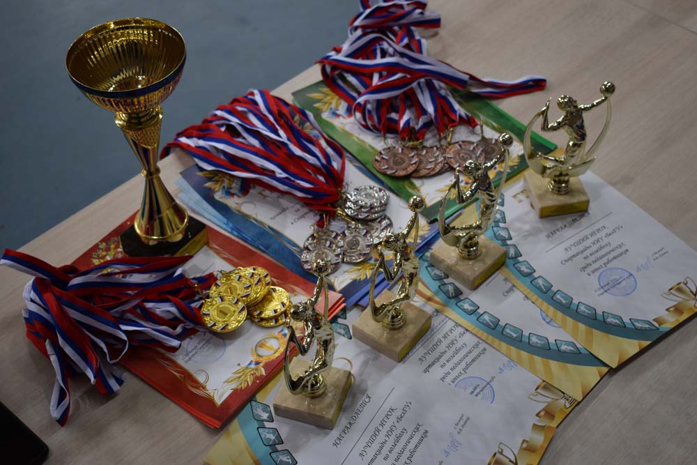 Волейболисты института наук о Земле победили в Спартакиаде среди преподавателей и работников вуза