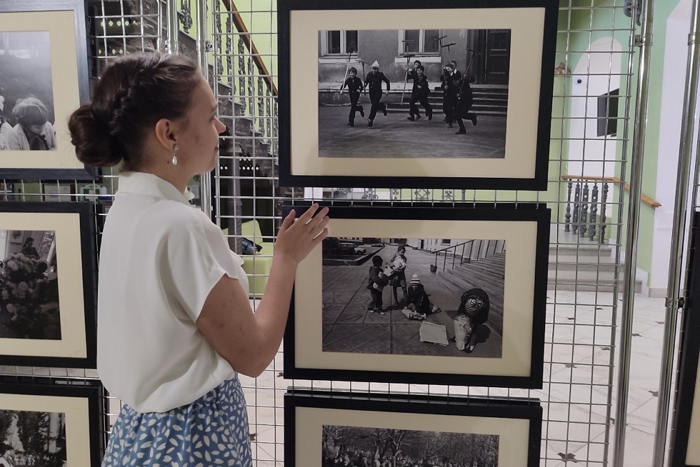 Фотовыставка «Школьные годы чудесные» открылась в НИУ «БелГУ»