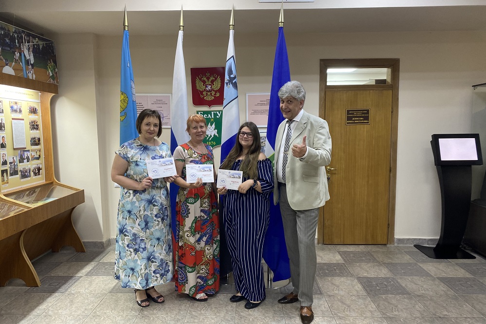 Сотрудники центра охраны труда и экологии НИУ «БелГУ» принимают поздравления с профессиональным праздником